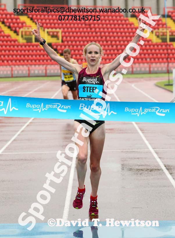 Gemma Steel wins the BUPA Great North 10k. Photo: David T. Hewitson/Sports for All Pics